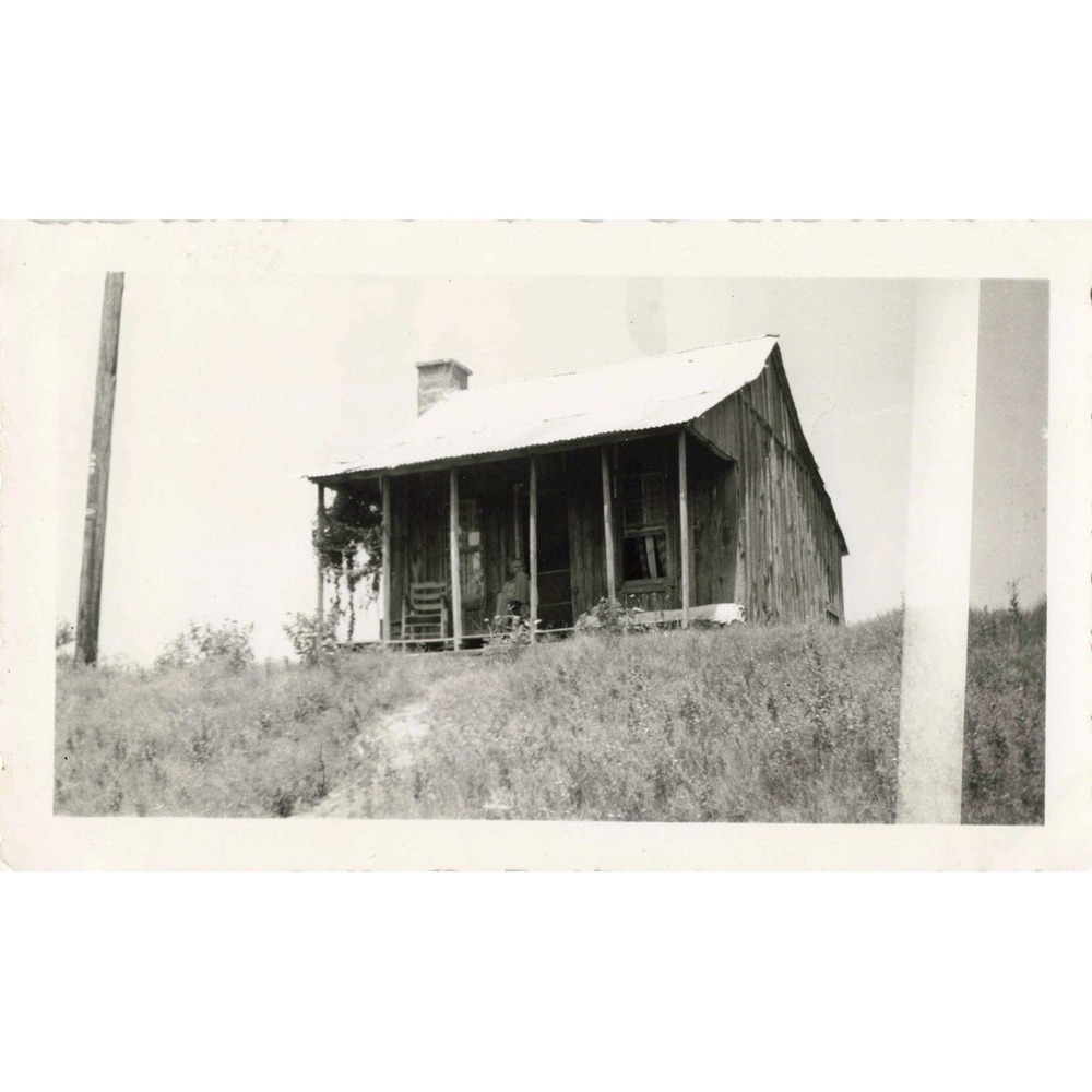 1941 Eureka Springs Arkansas Rustic Cabin Porch Vtg Snapshot Photo - Picture 1 of 2